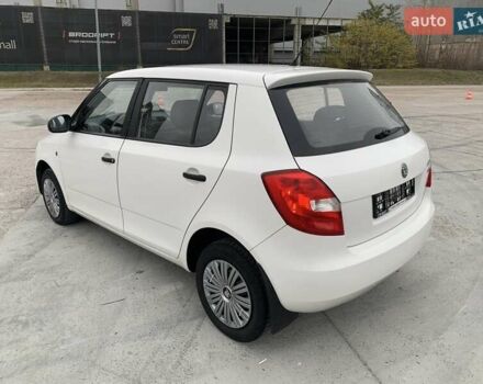 Белый Шкода Фабия, объемом двигателя 1.39 л и пробегом 230 тыс. км за 3698 $, фото 12 на Automoto.ua