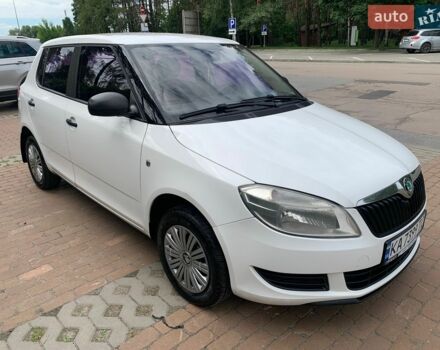 Белый Шкода Фабия, объемом двигателя 1.39 л и пробегом 169 тыс. км за 4999 $, фото 4 на Automoto.ua