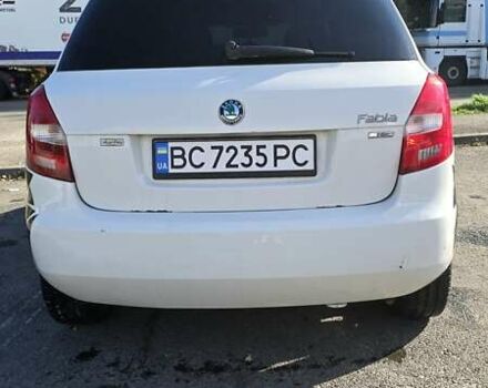 Белый Шкода Фабия, объемом двигателя 1.2 л и пробегом 102 тыс. км за 4700 $, фото 3 на Automoto.ua