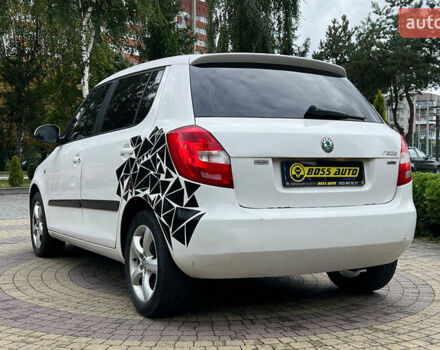 Шкода Фабия 2011 в Львове на Automoto.ua Белый Шкода Фабия, объемом двигателя 1.2 л и пробегом 102 тыс. км за 5500 $, фото 4 на Automoto.ua