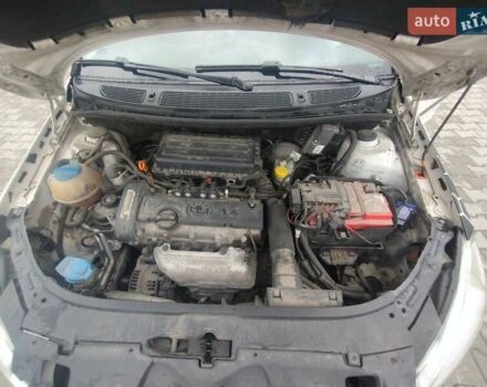 Белый Шкода Фабия, объемом двигателя 1.4 л и пробегом 359 тыс. км за 5600 $, фото 7 на Automoto.ua