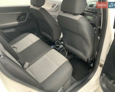 Белый Шкода Фабия, объемом двигателя 1.39 л и пробегом 230 тыс. км за 3698 $, фото 42 на Automoto.ua