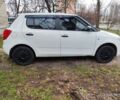 Белый Шкода Фабия, объемом двигателя 1.2 л и пробегом 321 тыс. км за 4300 $, фото 1 на Automoto.ua