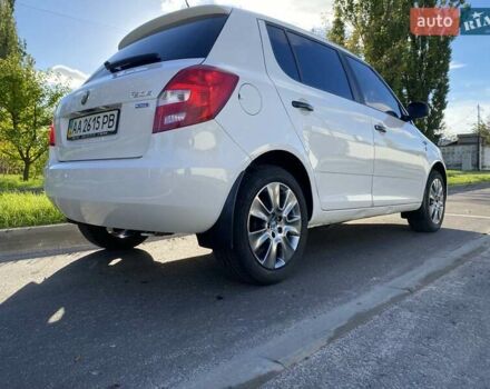 Белый Шкода Фабия, объемом двигателя 1.2 л и пробегом 112 тыс. км за 6400 $, фото 4 на Automoto.ua