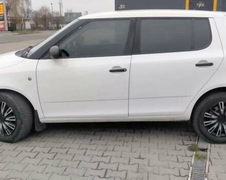 Белый Шкода Фабия, объемом двигателя 1.6 л и пробегом 274 тыс. км за 5500 $, фото 2 на Automoto.ua