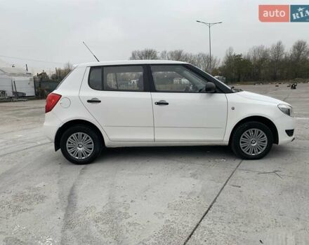 Белый Шкода Фабия, объемом двигателя 1.39 л и пробегом 230 тыс. км за 3698 $, фото 33 на Automoto.ua