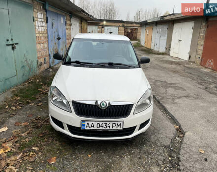 Белый Шкода Фабия, объемом двигателя 1.2 л и пробегом 240 тыс. км за 5000 $, фото 4 на Automoto.ua
