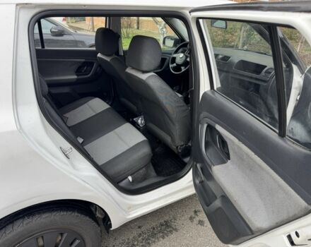 Белый Шкода Фабия, объемом двигателя 1.4 л и пробегом 330 тыс. км за 4000 $, фото 7 на Automoto.ua