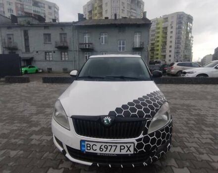 Белый Шкода Фабия, объемом двигателя 1.4 л и пробегом 359 тыс. км за 5600 $, фото 1 на Automoto.ua