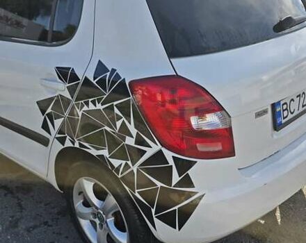 Белый Шкода Фабия, объемом двигателя 1.2 л и пробегом 102 тыс. км за 4700 $, фото 2 на Automoto.ua