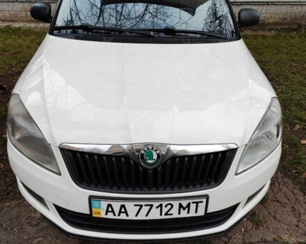 Белый Шкода Фабия, объемом двигателя 1.2 л и пробегом 321 тыс. км за 4300 $, фото 2 на Automoto.ua