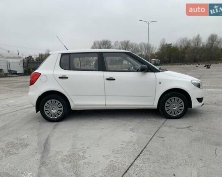 Белый Шкода Фабия, объемом двигателя 1.39 л и пробегом 230 тыс. км за 3698 $, фото 67 на Automoto.ua