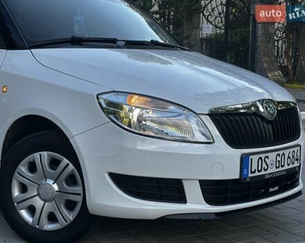 Белый Шкода Фабия, объемом двигателя 1.6 л и пробегом 207 тыс. км за 5590 $, фото 2 на Automoto.ua