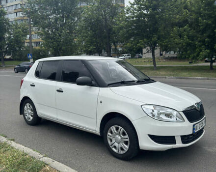 Белый Шкода Фабия, объемом двигателя 1.39 л и пробегом 251 тыс. км за 4200 $, фото 3 на Automoto.ua