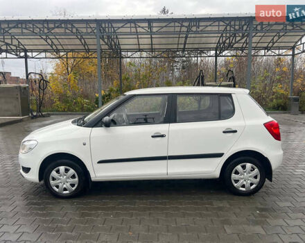 Белый Шкода Фабия, объемом двигателя 1.2 л и пробегом 70 тыс. км за 7000 $, фото 3 на Automoto.ua