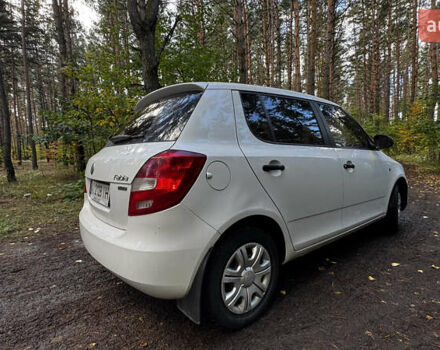 Шкода Фабия 2012 в Вышгороде на Automoto.ua Белый Шкода Фабия, объемом двигателя 1.6 л и пробегом 255 тыс. км за 5100 $, фото 3 на Automoto.ua