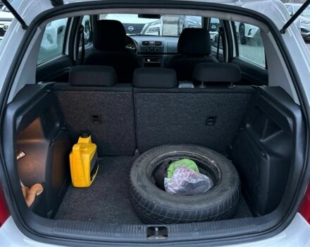 Білий Шкода Фабія, об'ємом двигуна 1.4 л та пробігом 280 тис. км за 5400 $, фото 20 на Automoto.ua