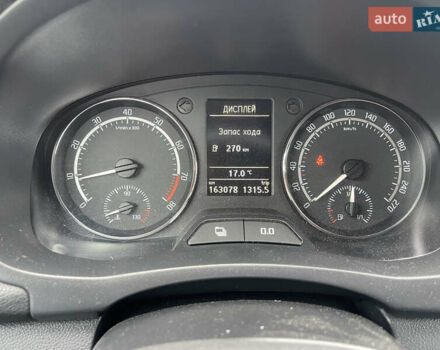 Белый Шкода Фабия, объемом двигателя 1.4 л и пробегом 163 тыс. км за 10300 $, фото 26 на Automoto.ua