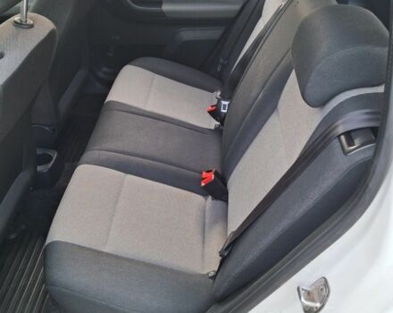 Белый Шкода Фабия, объемом двигателя 1.2 л и пробегом 153 тыс. км за 4300 $, фото 3 на Automoto.ua