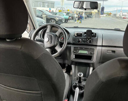 Білий Шкода Фабія, об'ємом двигуна 1.39 л та пробігом 240 тис. км за 6000 $, фото 10 на Automoto.ua