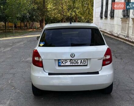 Шкода Фабия 2012 в Запорожье на Automoto.ua Белый Шкода Фабия, объемом двигателя 1.2 л и пробегом 256 тыс. км за 5200 $, фото 5 на Automoto.ua
