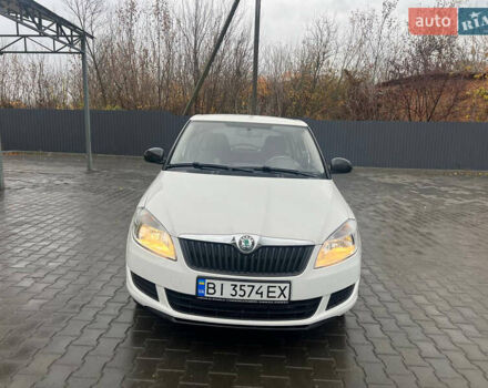 Белый Шкода Фабия, объемом двигателя 1.2 л и пробегом 70 тыс. км за 7000 $, фото 1 на Automoto.ua