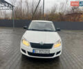 Белый Шкода Фабия, объемом двигателя 1.2 л и пробегом 70 тыс. км за 7000 $, фото 1 на Automoto.ua