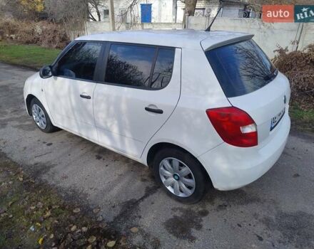 Белый Шкода Фабия, объемом двигателя 1.39 л и пробегом 316 тыс. км за 5200 $, фото 3 на Automoto.ua