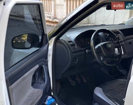Шкода Фабия 2012 в Запорожье на Automoto.ua Белый Шкода Фабия, объемом двигателя 1.2 л и пробегом 256 тыс. км за 5200 $, фото 7 на Automoto.ua