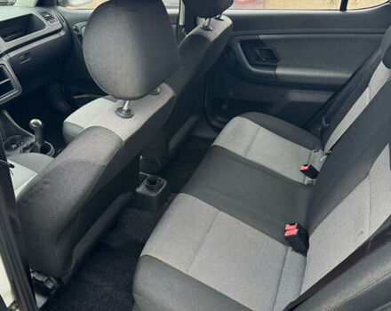 Білий Шкода Фабія, об'ємом двигуна 1.2 л та пробігом 305 тис. км за 4100 $, фото 10 на Automoto.ua