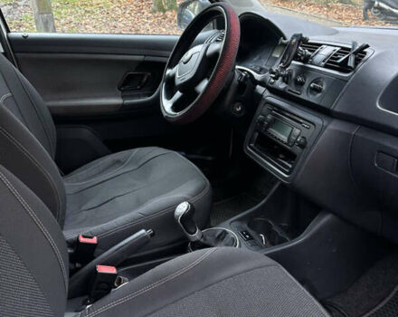 Белый Шкода Фабия, объемом двигателя 1.39 л и пробегом 257 тыс. км за 4600 $, фото 8 на Automoto.ua