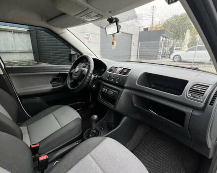 Белый Шкода Фабия, объемом двигателя 1.2 л и пробегом 182 тыс. км за 4200 $, фото 14 на Automoto.ua