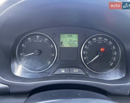 Белый Шкода Фабия, объемом двигателя 1.39 л и пробегом 176 тыс. км за 5400 $, фото 3 на Automoto.ua