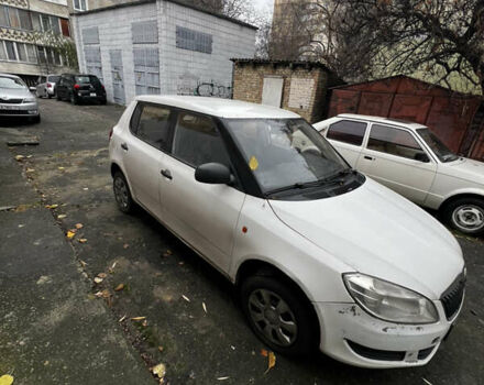 Белый Шкода Фабия, объемом двигателя 1.4 л и пробегом 320 тыс. км за 3200 $, фото 6 на Automoto.ua