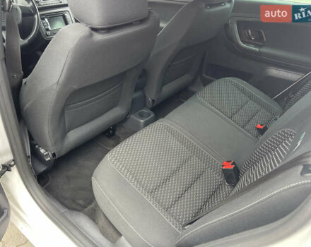 Белый Шкода Фабия, объемом двигателя 1.4 л и пробегом 163 тыс. км за 10300 $, фото 13 на Automoto.ua