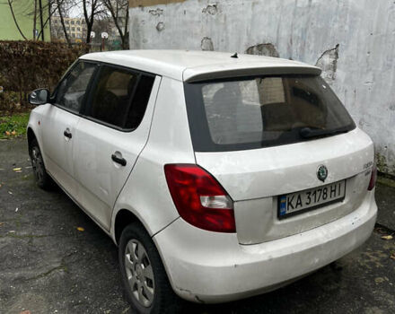 Белый Шкода Фабия, объемом двигателя 1.4 л и пробегом 320 тыс. км за 3200 $, фото 3 на Automoto.ua