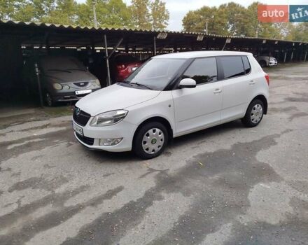 Белый Шкода Фабия, объемом двигателя 1.39 л и пробегом 126 тыс. км за 5998 $, фото 1 на Automoto.ua