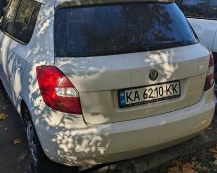 Шкода Фабия 2012 в Киеве на Automoto.ua Белый Шкода Фабия, объемом двигателя 1.39 л и пробегом 331 тыс. км за 3900 $, фото 1 на Automoto.ua
