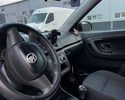 Білий Шкода Фабія, об'ємом двигуна 1.39 л та пробігом 240 тис. км за 6000 $, фото 9 на Automoto.ua