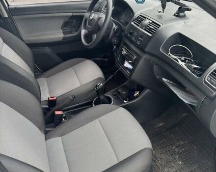 Белый Шкода Фабия, объемом двигателя 1.39 л и пробегом 247 тыс. км за 4300 $, фото 7 на Automoto.ua