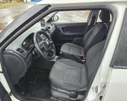 Білий Шкода Фабія, об'ємом двигуна 1.4 л та пробігом 256 тис. км за 3200 $, фото 8 на Automoto.ua