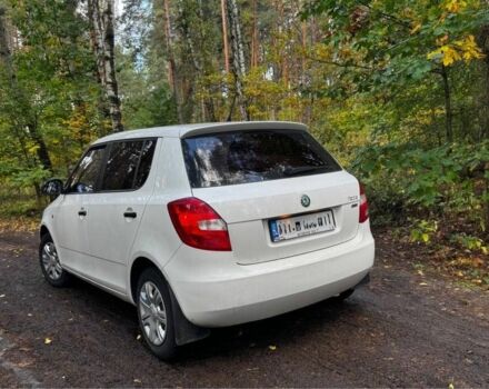 Белый Шкода Фабия, объемом двигателя 1.4 л и пробегом 255 тыс. км за 4300 $, фото 4 на Automoto.ua