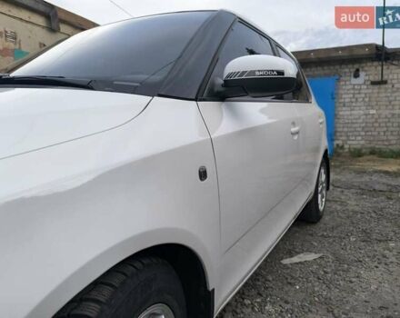 Белый Шкода Фабия, объемом двигателя 1.4 л и пробегом 113 тыс. км за 6400 $, фото 11 на Automoto.ua