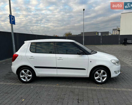 Білий Шкода Фабія, об'ємом двигуна 1.39 л та пробігом 240 тис. км за 6000 $, фото 2 на Automoto.ua