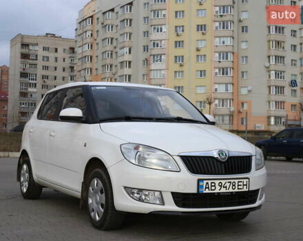 Белый Шкода Фабия, объемом двигателя 1.39 л и пробегом 125 тыс. км за 5800 $, фото 2 на Automoto.ua