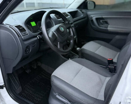 Білий Шкода Фабія, об'ємом двигуна 1.6 л та пробігом 270 тис. км за 6000 $, фото 18 на Automoto.ua