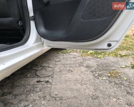 Белый Шкода Фабия, объемом двигателя 1.4 л и пробегом 113 тыс. км за 6400 $, фото 4 на Automoto.ua