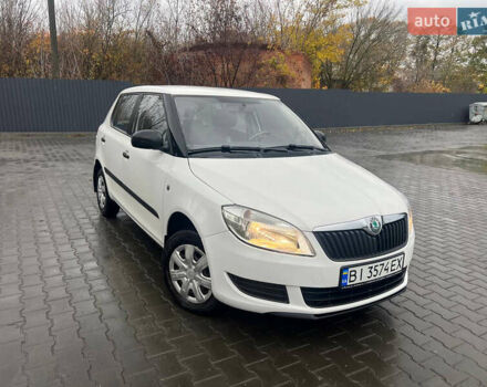 Белый Шкода Фабия, объемом двигателя 1.2 л и пробегом 70 тыс. км за 7000 $, фото 2 на Automoto.ua