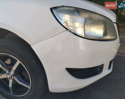 Белый Шкода Фабия, объемом двигателя 1.2 л и пробегом 165 тыс. км за 5200 $, фото 14 на Automoto.ua
