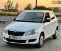 Белый Шкода Фабия, объемом двигателя 1.2 л и пробегом 320 тыс. км за 4250 $, фото 1 на Automoto.ua